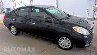 2013 Nissan Versa 1.6 SV – miniatura 3