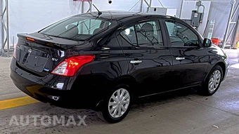 2013 Nissan Versa 1.6 SV – miniatura 4