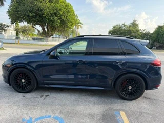 2013 Porsche Cayenne GTS - miniatura 2