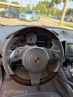 2013 Porsche Cayenne GTS - miniatura 22
