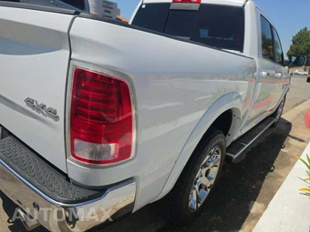 2013 Ram 1500 Laramie Crew Cab Short Bed - miniatura 32