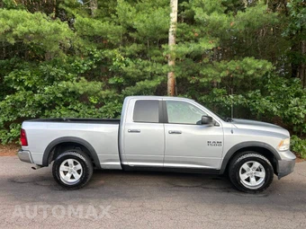 2013 Ram 1500 SLT Extended Cab Medium Bed – miniatura 4