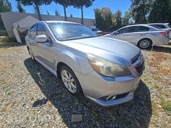 2013 Subaru Legacy 2.5i Limited – miniatura 4