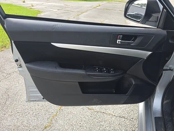 2013 Subaru Legacy 2.5i Premium – miniatura 9