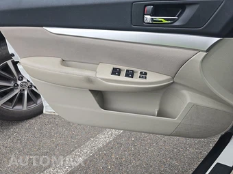 2013 Subaru Outback 2.5i Premium – miniatura 9