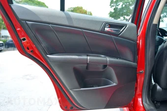 2013 Suzuki Kizashi Sport SLS – miniatura 10
