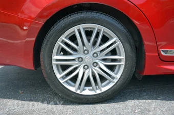 2013 Suzuki Kizashi Sport SLS – miniatura 28