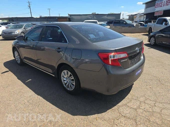 2013 Toyota Camry Hybrid LE - miniatura 2