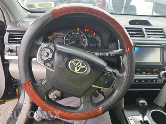 2013 Toyota Camry LE – miniatura 10