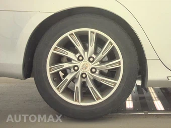 2013 Toyota Camry LE – miniatura 11