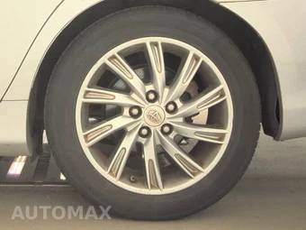 2013 Toyota Camry LE – miniatura 12