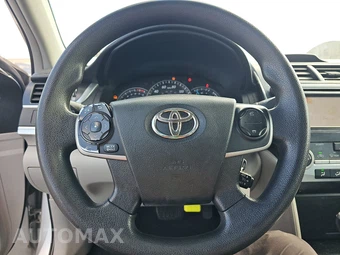 2013 Toyota Camry LE – miniatura 16