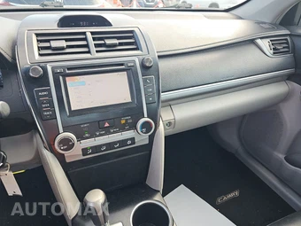 2013 Toyota Camry LE – miniatura 17