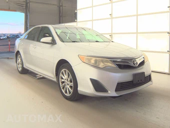 2013 Toyota Camry LE – miniatura 4