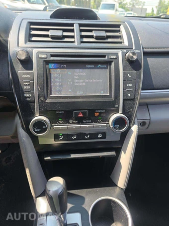 2013 Toyota Camry LE – miniatura 10