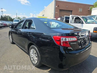 2013 Toyota Camry LE – miniatura 2