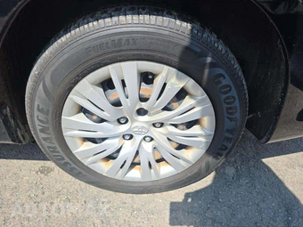 2013 Toyota Camry LE – miniatura 34
