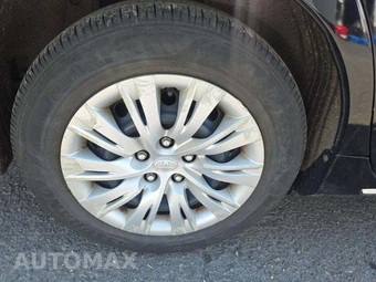 2013 Toyota Camry LE – miniatura 40