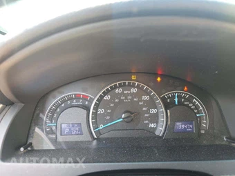 2013 Toyota Camry LE – miniatura 9