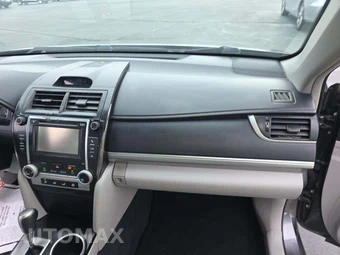 2013 Toyota Camry LE - miniatura 16