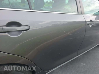 2013 Toyota Camry LE - miniatura 21