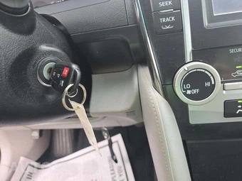 2013 Toyota Camry LE - miniatura 5