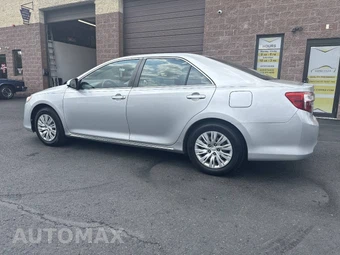 2013 Toyota Camry LE - miniatura 18