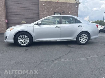 2013 Toyota Camry LE - miniatura 2