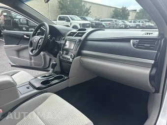 2013 Toyota Camry LE - miniatura 30