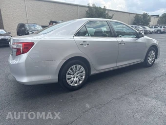 2013 Toyota Camry LE - miniatura 9
