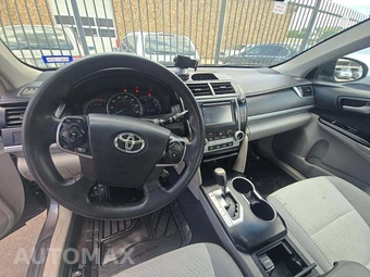 2013 Toyota Camry LE – miniatura 10
