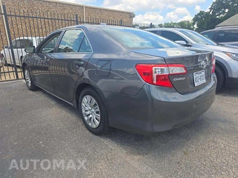 2013 Toyota Camry LE – miniatura 2