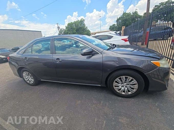 2013 Toyota Camry LE – miniatura 4
