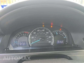 2013 Toyota Camry LE – miniatura 9