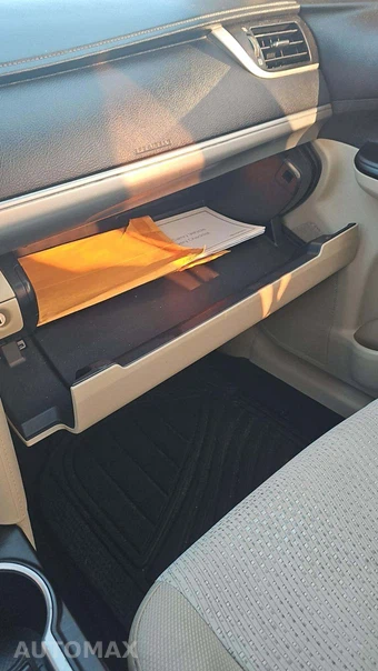 2013 Toyota Camry LE – miniatura 21