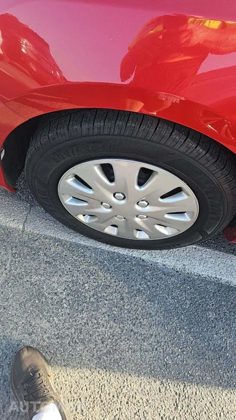 2013 Toyota Camry LE – miniatura 30
