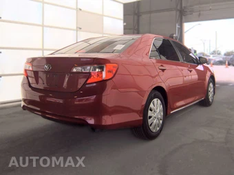 2013 Toyota Camry LE – miniatura 4