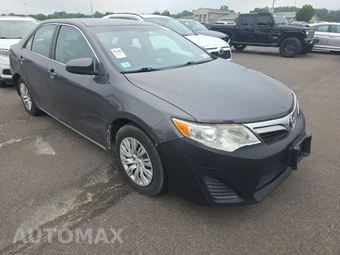 2013 Toyota Camry LE – miniatura 3