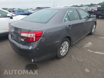 2013 Toyota Camry LE – miniatura 4