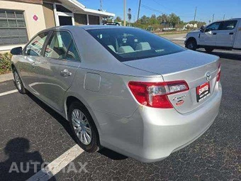 2013 Toyota Camry LE – miniatura 2