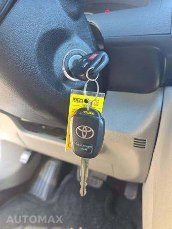 2013 Toyota Camry LE – miniatura 8