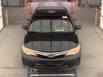 2013 Toyota Camry LE – miniatura 2