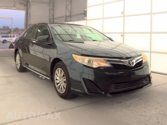 2013 Toyota Camry LE – miniatura 3