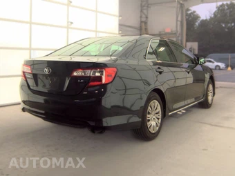 2013 Toyota Camry LE – miniatura 4