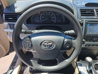 2013 Toyota Camry LE – miniatura 10