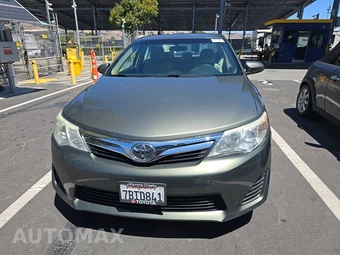 2013 Toyota Camry LE – miniatura 2