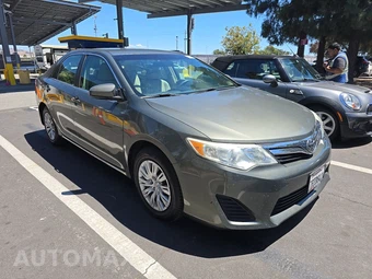 2013 Toyota Camry LE – miniatura 3