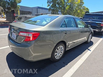 2013 Toyota Camry LE – miniatura 4