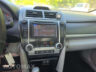 2013 Toyota Camry LE - miniatura 10