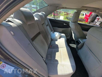 2013 Toyota Camry LE - miniatura 16